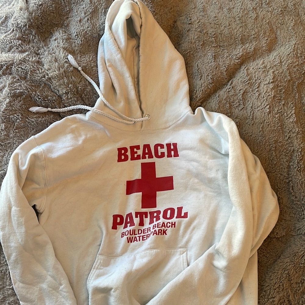 good condition, white with red lettering, Boulder Beach silverwood waterpark,